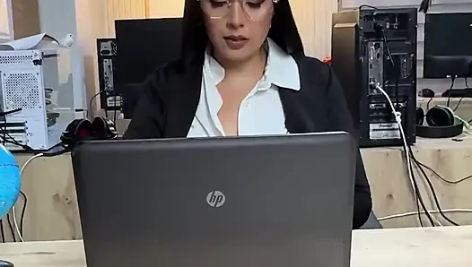 Guru POV Menjadi Sangat Panas Dan Bercinta Dengan Dildo Dan Hitachi-nya