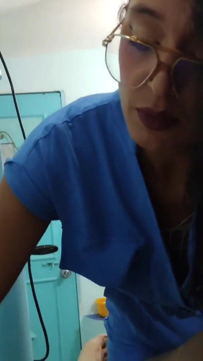Συναισθηματική στιγμή από το "Doctor Checks Anus Male Patient Prostate Milk Treatment #006 Part 1"