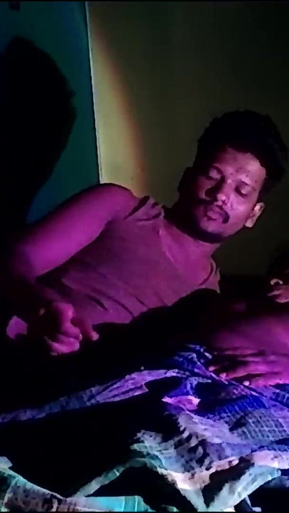 Spektakularan trenutak iz filma "Indijska seoska kuća, seksi žena sise ljubi guzicu"