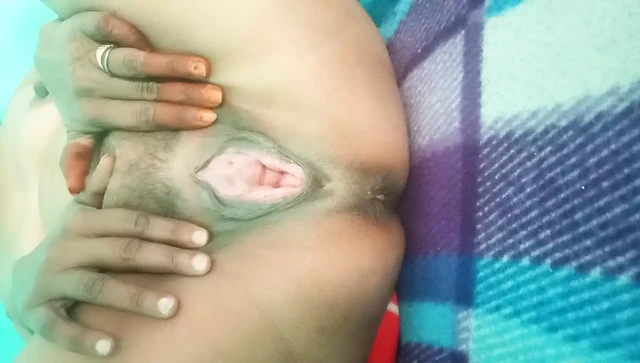 Small tits bhabi fingering in pussy
