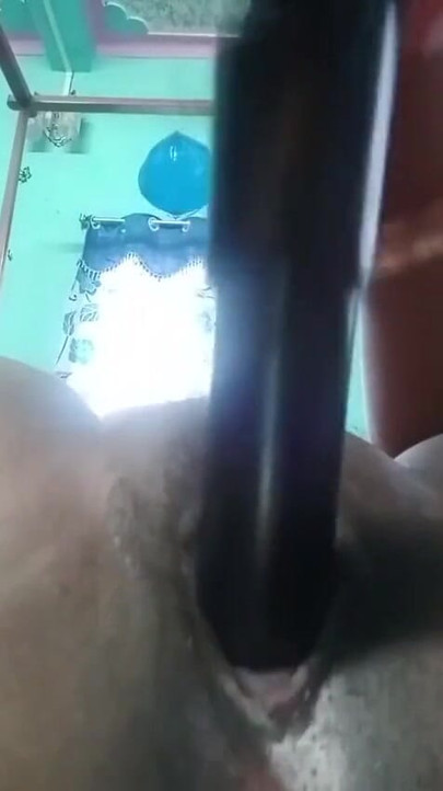 "Desi video baldızı mobil standdan indirimli su çıkardı" den unutulmaz an