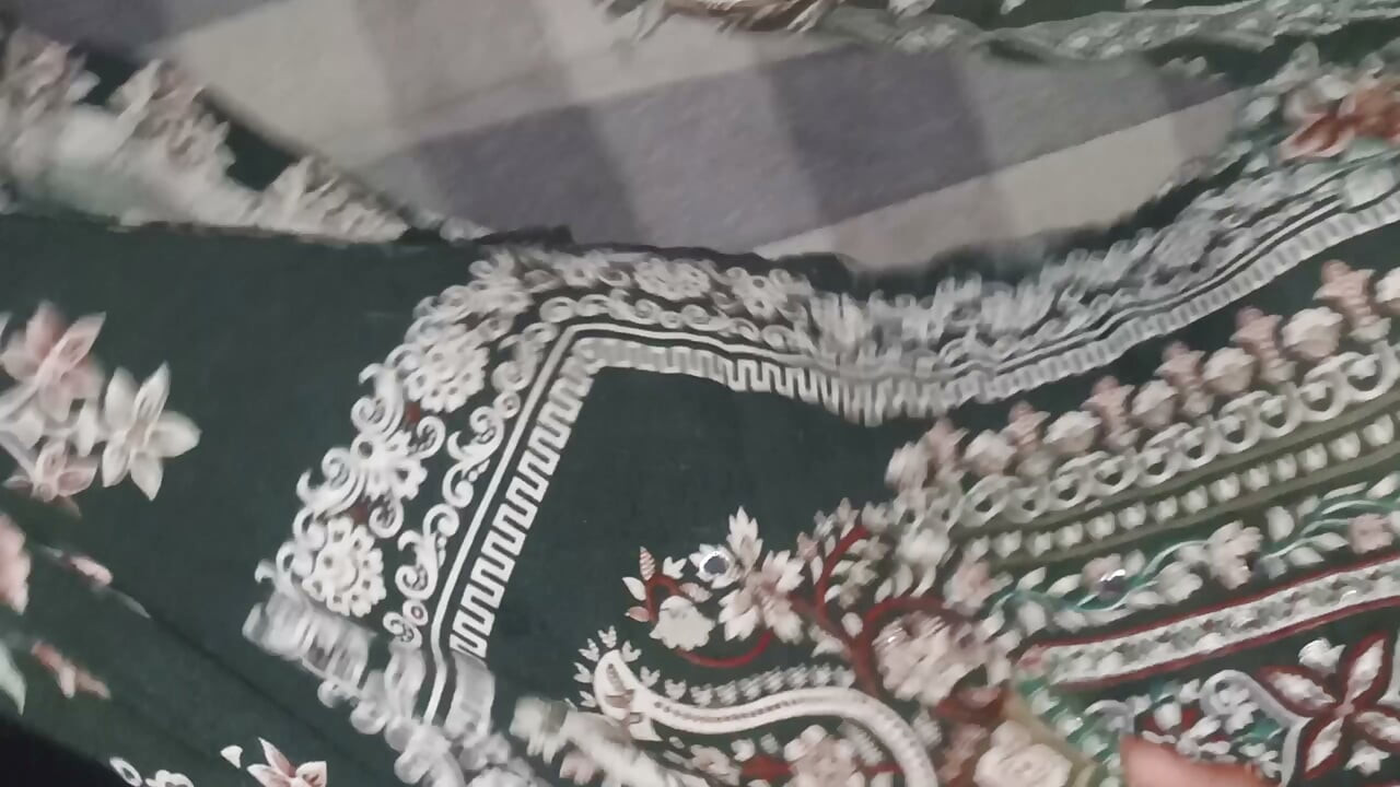 Mene meri soteli bahan ko pel diya