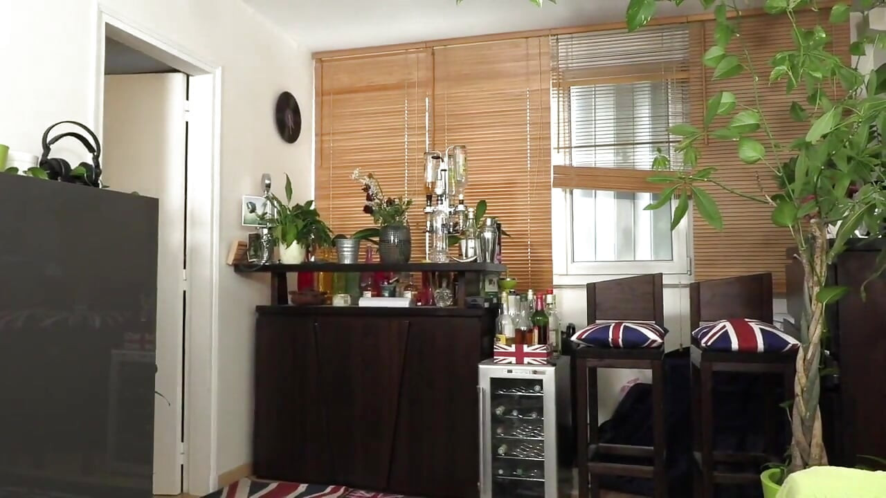 एलेक्सिस तिवोली द्वारा दो आबनूस नीचे की चुदाई (कंडोम)