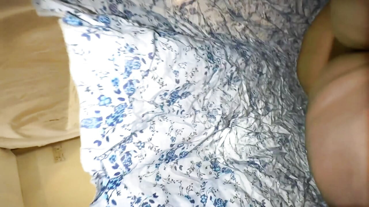 Arabe, seins énormes et énormes, une belle-mère musulmane au gros cul veulent se faire baiser