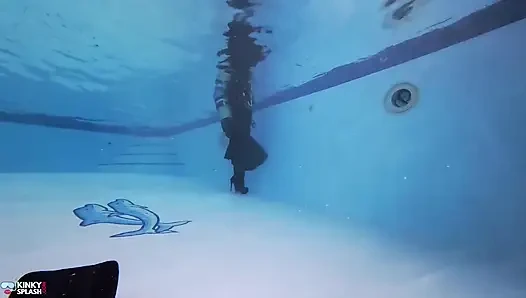 Dominasi Bawah Air dengan Perlengkapan Scuba Penuh