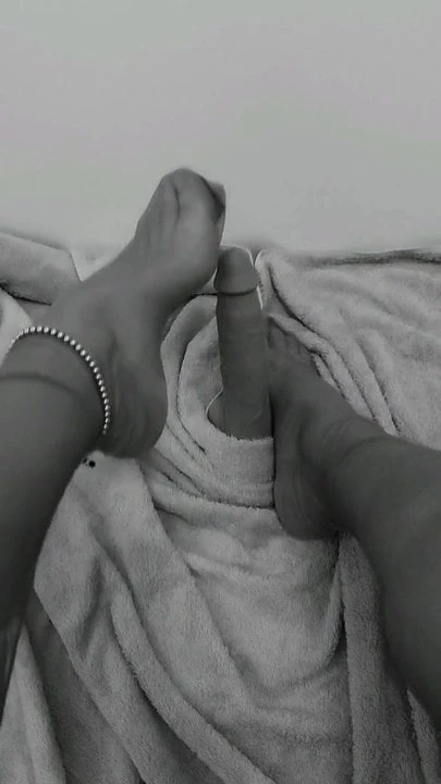 Footjob stockings bas nylon sur gode