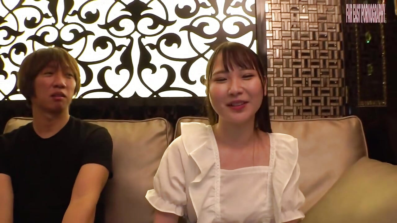 נוכחותה החיננית מעוררת משהו עמוק בתוכי - 1