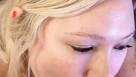 Piggy Rose сосет толстый член медведя в прямом видео от первого лица