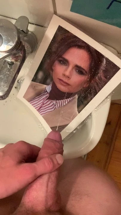 Victoria beckham piss