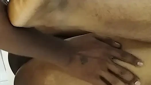 Malam romantis yang indah dengan pacar kampusku itu adalah malam yang tenang dan damai setelah kuliah. Kami duduk bersama di bawah t
