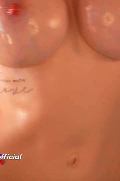 Mia's Very Juicy Tits Are Oiled up