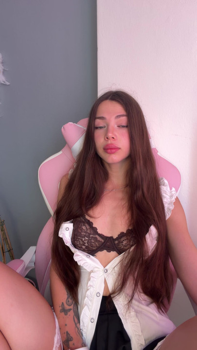 I’m so wet while I play with myself