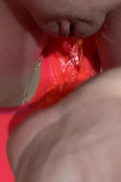 My boyfriend slams my pussy full with my piss
