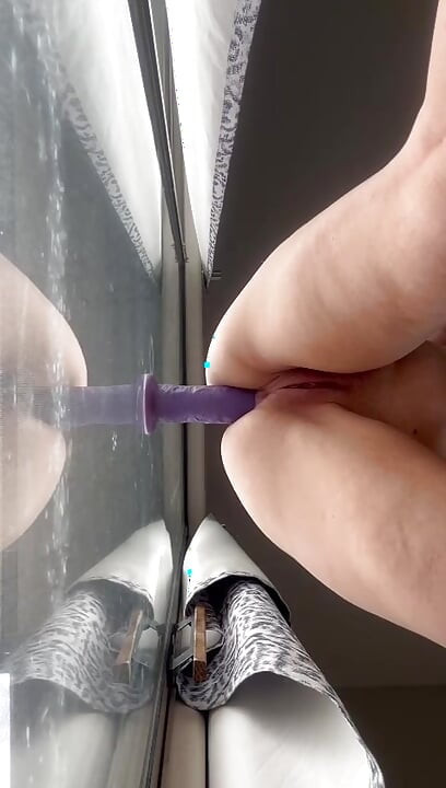 POLVO ANAL DURO EN LA VENTANA