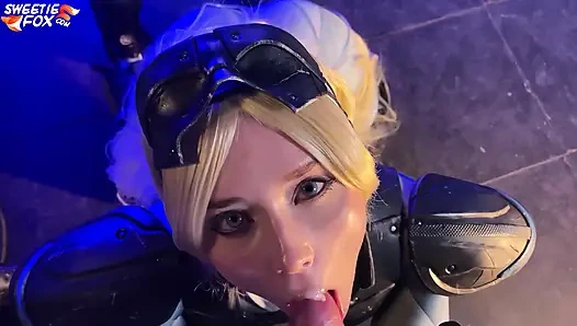 Geile nova aus Starcraft lutscht schwanz und schluckt sperma