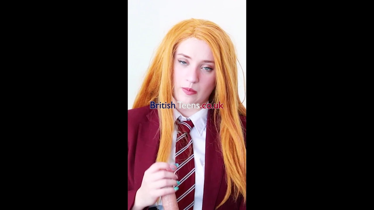 Victoria greene ngasih dengan seragam seksinya