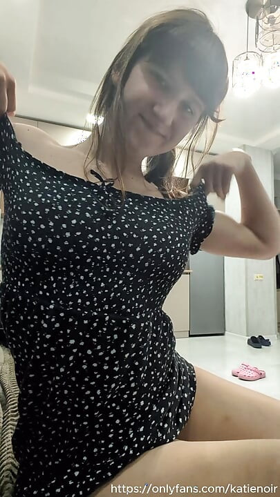 18-year-old pretty girl and masturbates to the point of shaking in her legs (more in OF)
