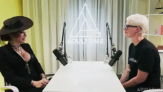 Ariel Demure bir zamanlar birinin bağırsağını içeriden hissetti mi?! | Adult Time Podcast