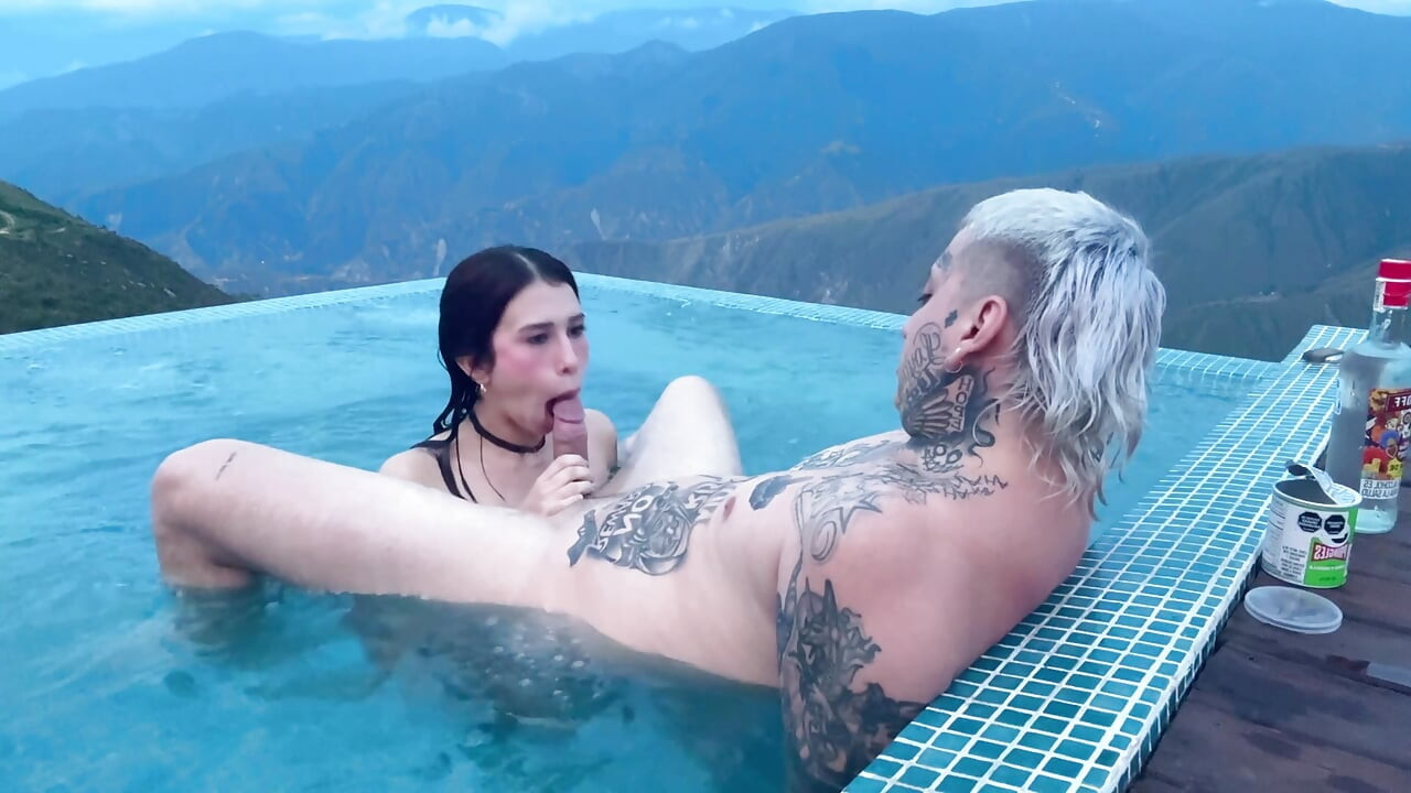 Le rendez-vous Tinder se termine par du sexe en plein air avec Chicamocha Canyon en arrière-plan