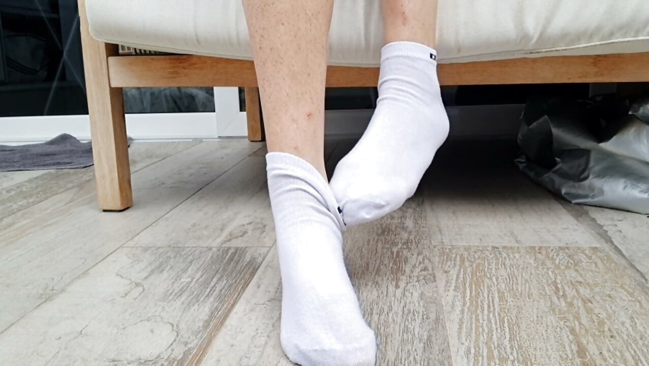 White Ankle Sock Peal & Reveal: Slim Arch And Delicate Toes