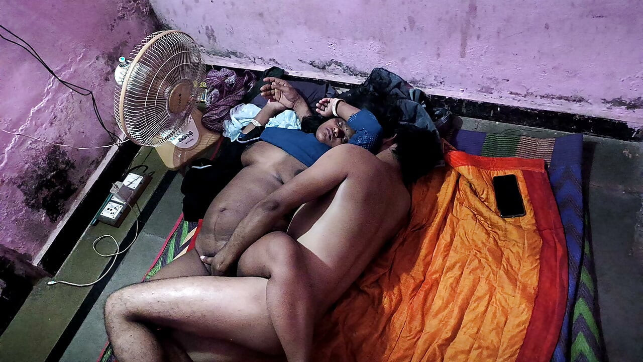 Super sexy heiße bhabhi hat ihren Devar allein im zimmer erwischt