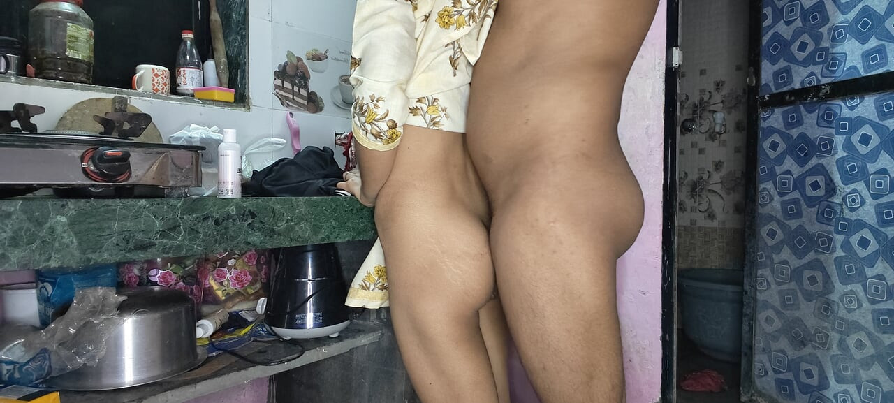 Danas se Naz zabavljao stojeći u autu i stavljajući ga u kuhinju