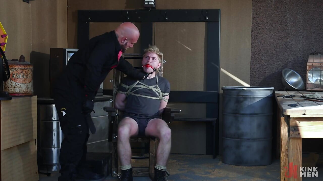 The Barback Gunnar Stone Takes Zacc Andrews Rough!