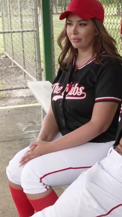 A league of her own: del 3 - bring it home af MilfBody med Callie Brooks - MYLF | Klip 1
