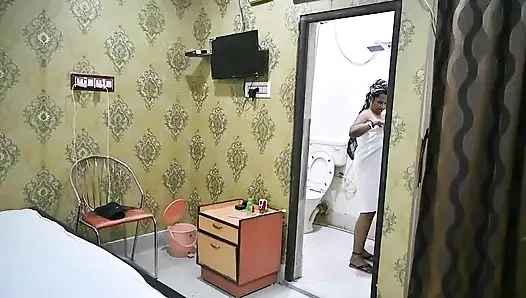 Tante seksi india umur 40 tahun ngentot sama gadis india 18 tahun