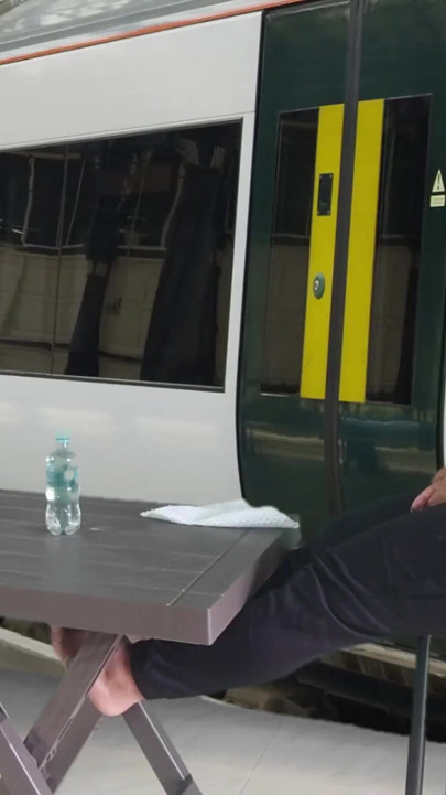Garabas ve Olpr ile tren gargarada oyun oynuyor