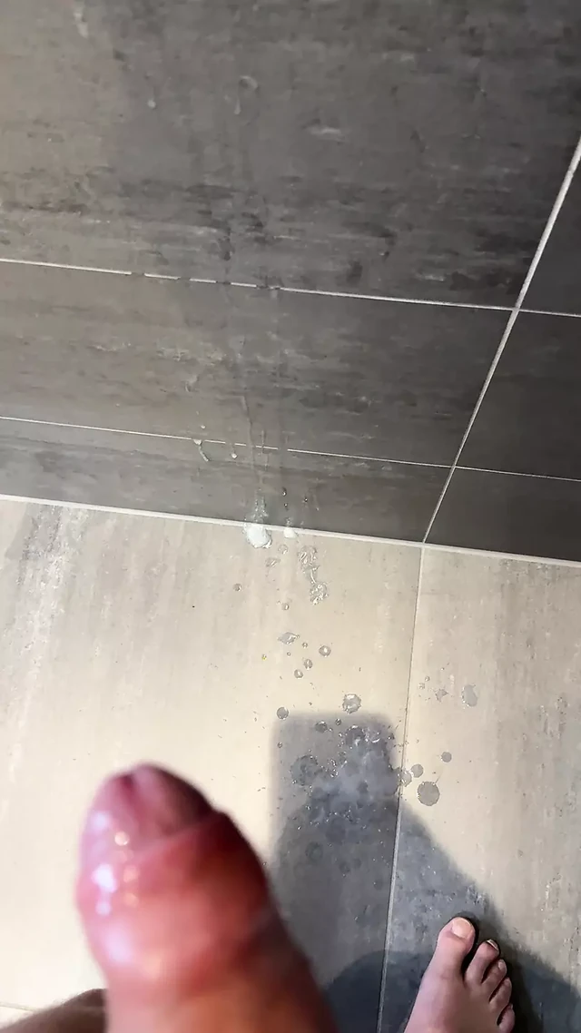 Huge handsfree cumshot after fucking my fleshlight for a long time!