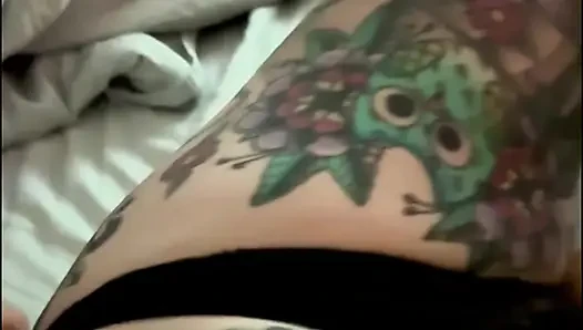 Masturbasi dan crot banyak banget di tengah malam
