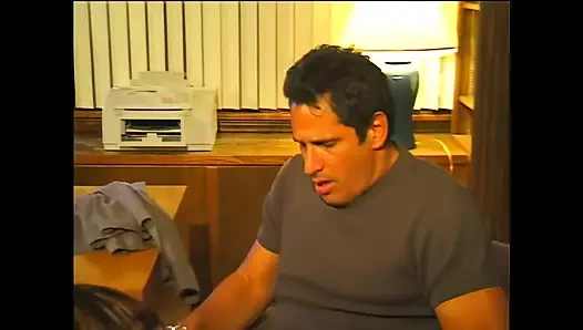 Yaşlı bir domuz sevişmek ve eğlenmek ister