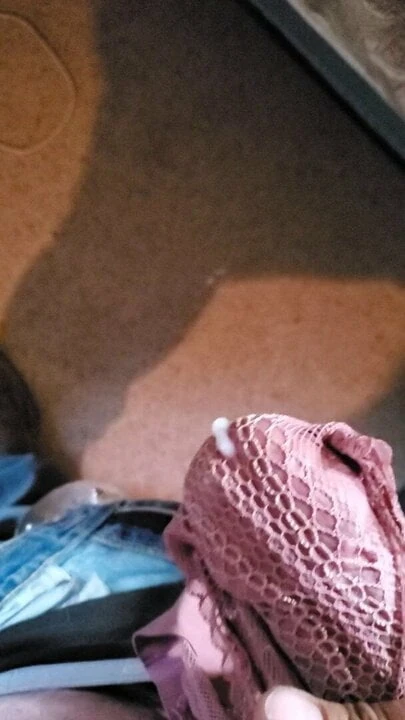 Cumming en mamás pantie escudete