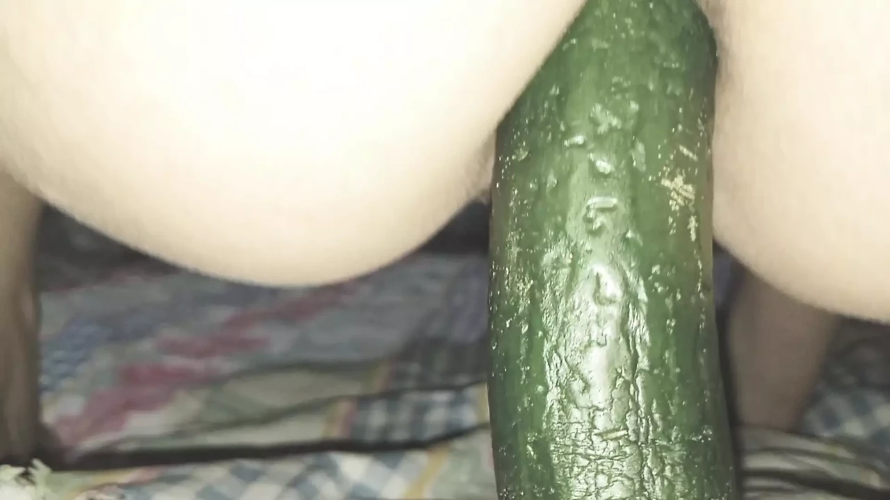Pakistani Housewife Inserting Large Cucumber in Her Tight Anal