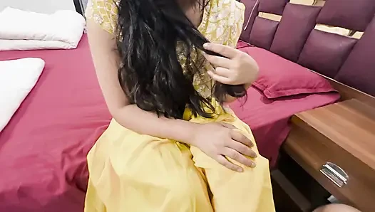 Devar Ke Gussa Hone per Bhabhi Ne Apni Gili Chut De Kar Manaya