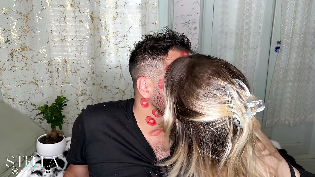 أحمر شفاه أحمر بمناسبة الوجه 2 فيديوهات اكتشاف