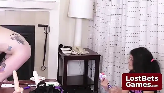 Belle fand sich in einem strip-body shots-spiel wieder