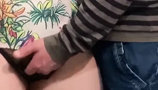 Bu kız herkesin içinde amını ovmama izin veriyor