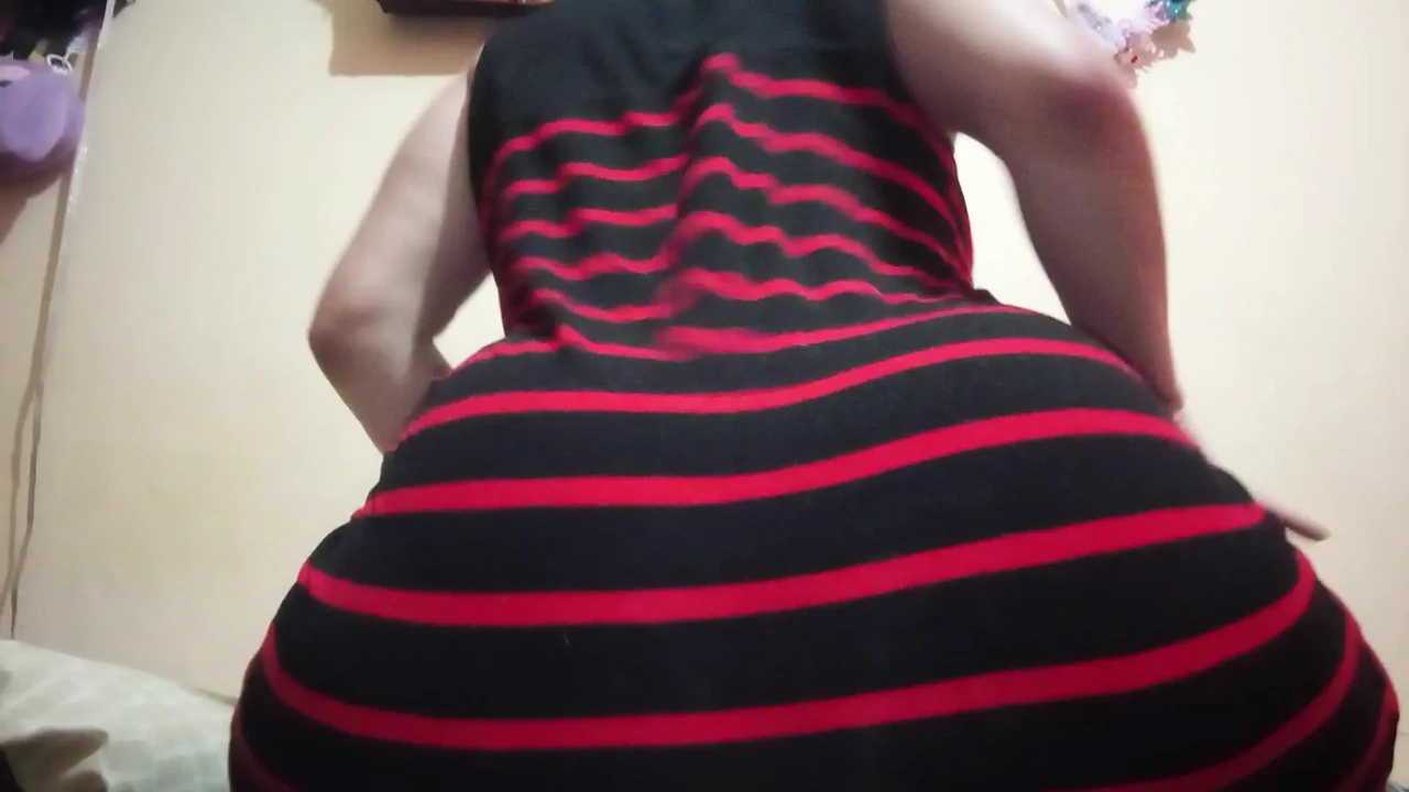 Perla Sofia in a dress without underwear