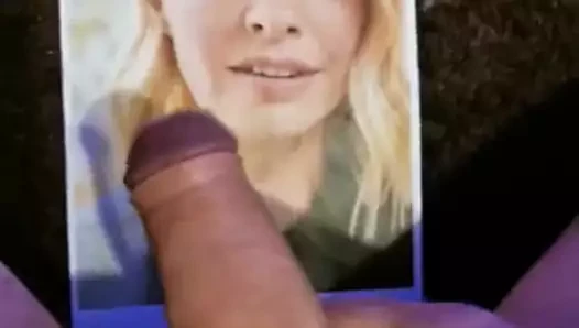 Holly Willoughby boşalıyor 162
