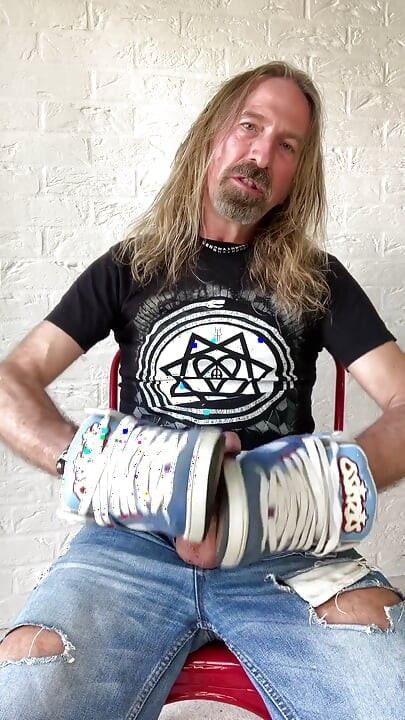 Longhairdude Wanks and Cums with Osiris Trainers, Torn Jeans, Tshirt