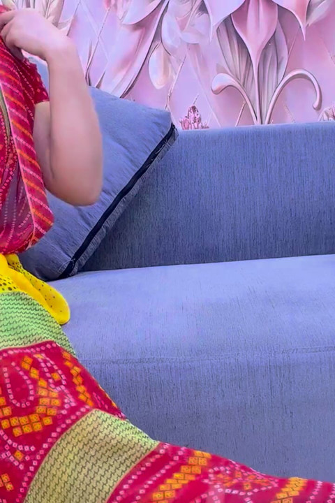 Gelin özel bölüm mehndi yapıyor ve mehndi ile sert sikiliyor