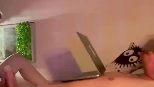 Her zamankinden daha sert boşalıyorum