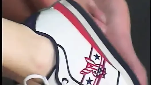 Harika götlü seksi hatun amını sert kalın bir yarağa kaydırıyor