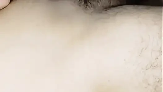 Sie wartete nicht darauf, dass er ihr Höschen auszieht; Sie träumte davon, von älteren männern gefickt zu werden.