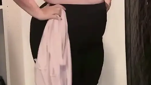 Sadie раздевается для тебя