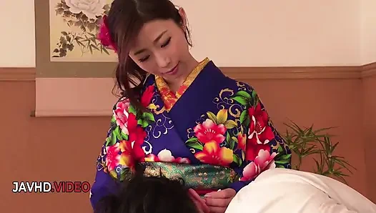Ayumi Shinoda Giving Amazing Blowjob While Wearing Seductive Kimono On Cam