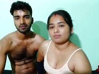 Desi hete en schattige Bhabhi met grote borsten en de vriend van haar man