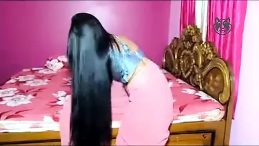 Tamam, beni sikmek ister misin? Amcığım çok büyük